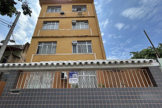 Fachada + plaquinha de apartamento à venda com 2 quartos, 70m² em Encantado, Rio de Janeiro