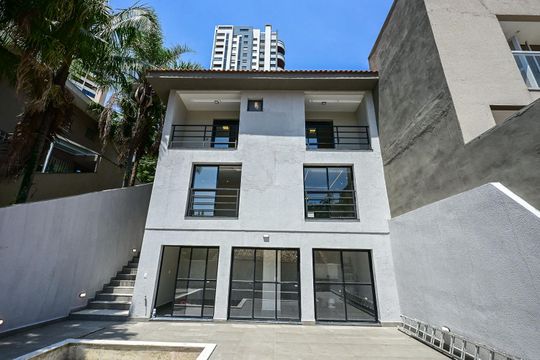 Fachada de casa à venda com 3 quartos, 200m² em Paraíso do Morumbi, São Paulo