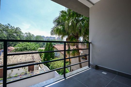 Varanda do Quarto 2 de casa à venda com 3 quartos, 200m² em Paraíso do Morumbi, São Paulo