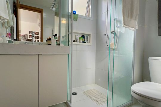 Banheiro de kitnet/studio à venda com 1 quarto, 41m² em Sumaré, São Paulo
