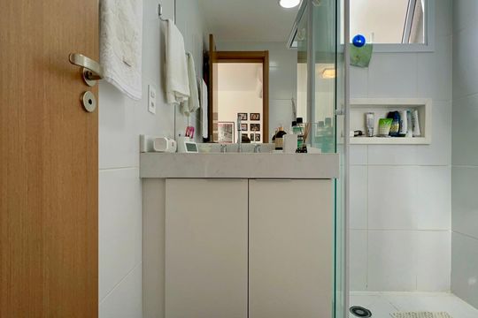 Banheiro de kitnet/studio à venda com 1 quarto, 41m² em Sumaré, São Paulo