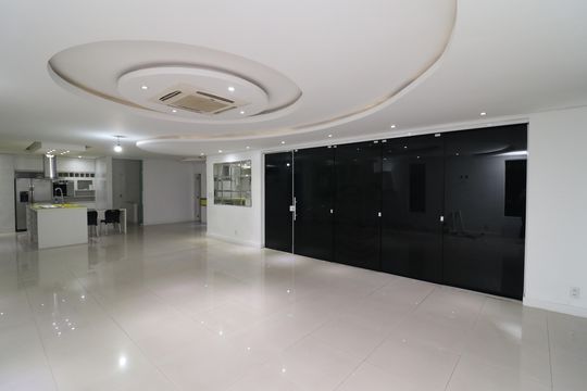 Sala de casa à venda com 5 quartos, 1199m² em Jardim Guanabara, Rio de Janeiro