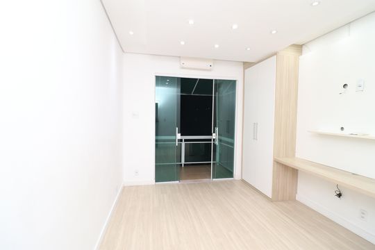Quarto 1 de casa à venda com 5 quartos, 1199m² em Jardim Guanabara, Rio de Janeiro