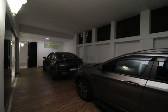 Garagem de casa à venda com 5 quartos, 1199m² em Jardim Guanabara, Rio de Janeiro