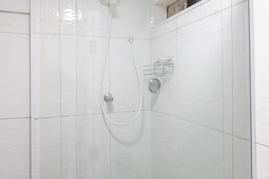 Banheiro de kitnet/studio à venda com 1 quarto, 32m² em Santa Ifigênia, São Paulo