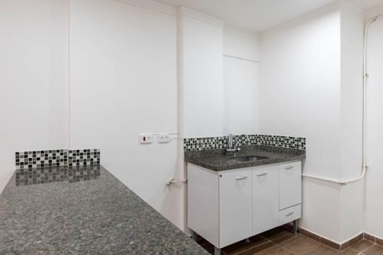 Cozinha de kitnet/studio à venda com 1 quarto, 32m² em Santa Ifigênia, São Paulo