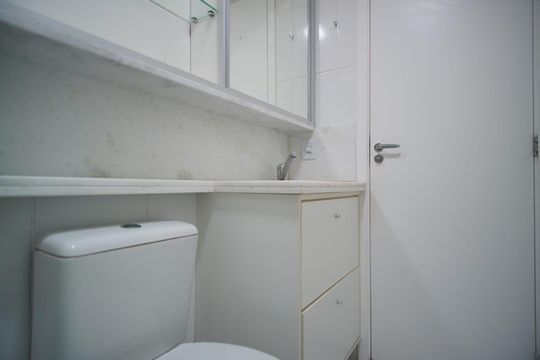 Banheiro Corredor de apartamento à venda com 3 quartos, 67m² em Passo D’areia, Porto Alegre