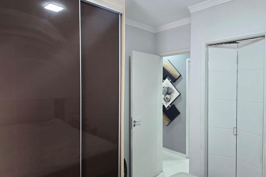 Suíte  de apartamento à venda com 2 quartos, 57m² em Jardim Flor da Montanha, Guarulhos