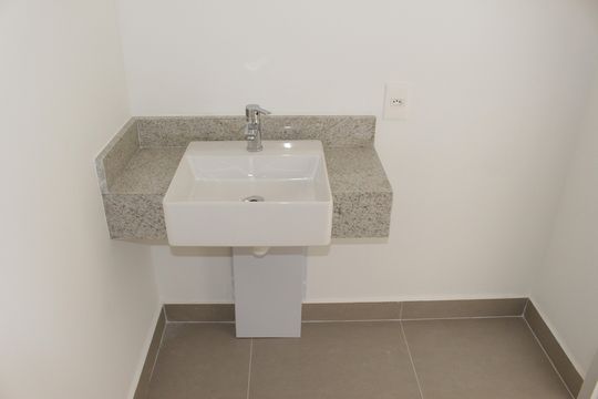 Banheiro de kitnet/studio à venda com 1 quarto, 23m² em Consolação, São Paulo