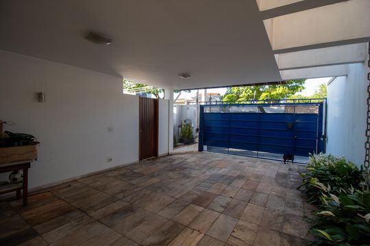 Garagem de casa à venda com 3 quartos, 290m² em Jardim Jussara, São Paulo