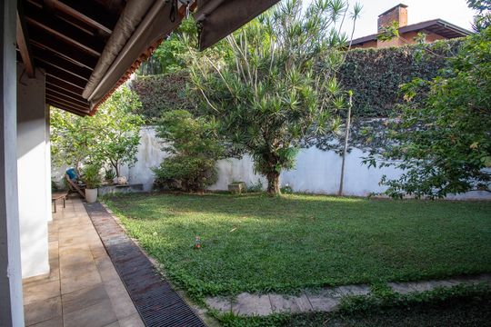 Quintal de casa à venda com 3 quartos, 290m² em Jardim Jussara, São Paulo