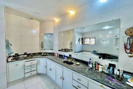 Casa para alugar com 5 quartos, 923m² em Vila Santo Antônio, Cotia