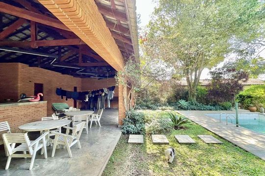 Casa para alugar com 5 quartos, 923m² em Vila Santo Antônio, Cotia