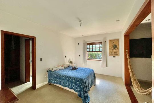 Casa para alugar com 5 quartos, 923m² em Vila Santo Antônio, Cotia