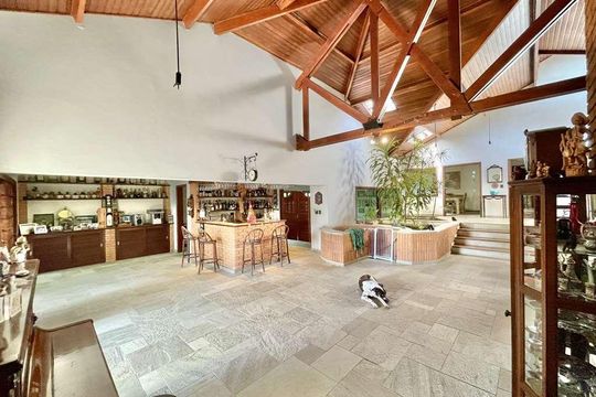 Casa para alugar com 5 quartos, 923m² em Vila Santo Antônio, Cotia