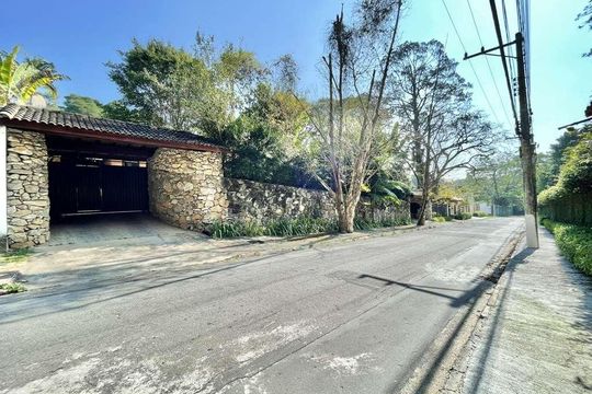 Casa para alugar com 5 quartos, 923m² em Vila Santo Antônio, Cotia