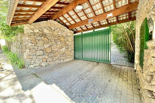 Casa para alugar com 5 quartos, 923m² em Vila Santo Antônio, Cotia