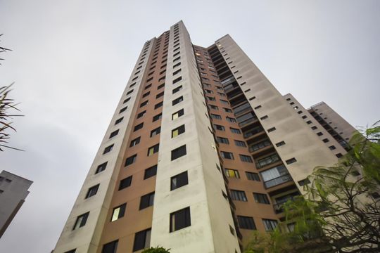Fachada de apartamento à venda com 1 quarto, 145m² em Jardim Henriqueta, Taboão da Serra