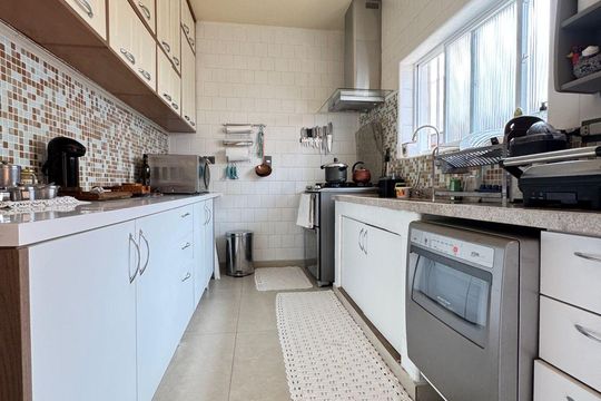 Casa à venda com 3 quartos, 560m² em Vila Madalena, São Paulo