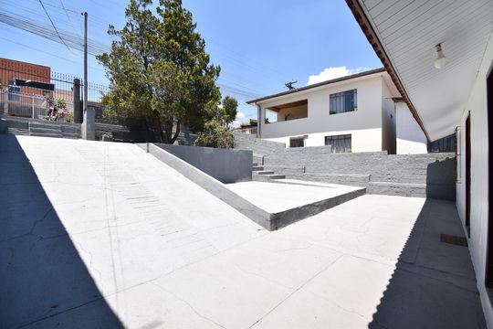 Área externa - Varanda  de casa à venda com 2 quartos, 100m² em Santa Felicidade, Curitiba