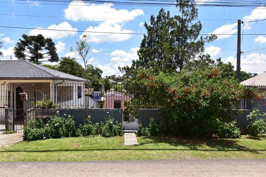 Fachada com plaquinha de casa à venda com 2 quartos, 100m² em Santa Felicidade, Curitiba