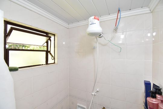 Banheiro  de casa à venda com 2 quartos, 100m² em Santa Felicidade, Curitiba