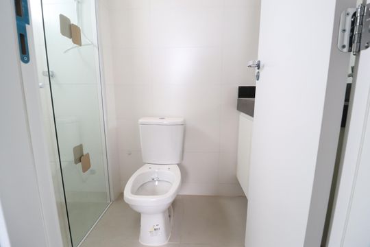 Banheiro do Quarto 1 de apartamento para alugar com 2 quartos, 59m² em Brasil, Uberlândia