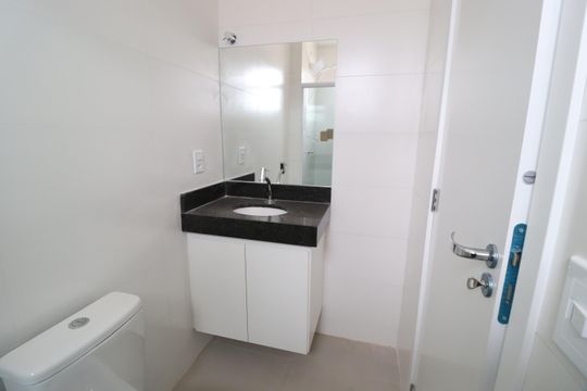 Banheiro do Quarto 1 de apartamento para alugar com 2 quartos, 59m² em Brasil, Uberlândia