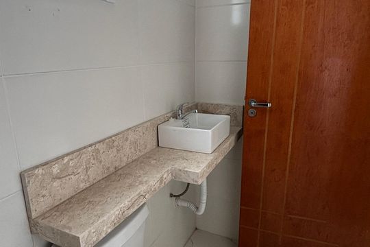 Banheiro da Suíte de apartamento para alugar com 2 quartos, 52m² em Jardim Guarará, Santo André