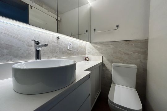 Banheiro de apartamento à venda com 1 quarto, 60m² em Centro, São Leopoldo