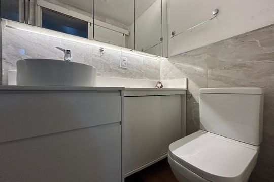 Banheiro de apartamento à venda com 1 quarto, 60m² em Centro, São Leopoldo