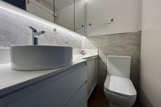 Banheiro de apartamento à venda com 1 quarto, 60m² em Centro, São Leopoldo