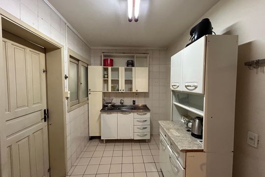 Cozinha  de apartamento à venda com 1 quarto, 60m² em Centro, São Leopoldo
