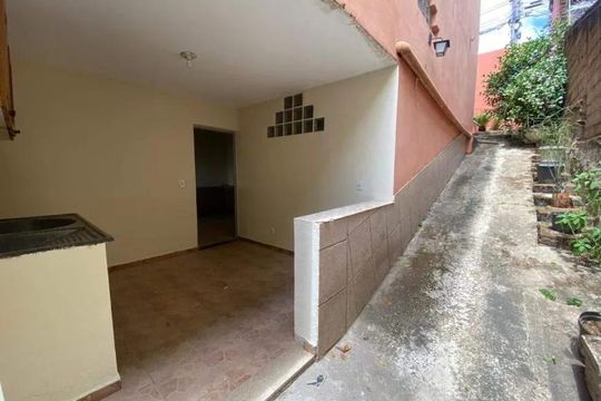 Área externa de casa à venda com 4 quartos, 152m² em Tirol, Contagem