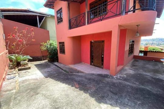 Área externa de casa à venda com 4 quartos, 152m² em Tirol, Contagem