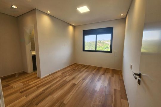 Casa de Condomínio à venda com 4 quartos, 270m² em Gramadão, Jundiaí
