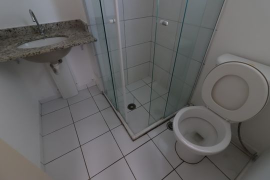 Banheiro da Suíte 1 de apartamento para alugar com 2 quartos, 65m² em Umuarama, Osasco