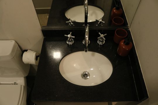 Banheiro de kitnet/studio para alugar com 1 quarto, 48m² em Perdizes, São Paulo