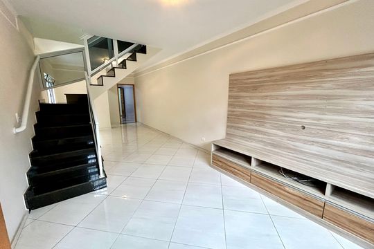 Casa para alugar com 3 quartos, 153m² em Jardim Paraventi, Guarulhos