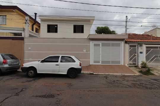 Fachada de casa à venda com 3 quartos, 163m² em Pinheirinho, Santo André
