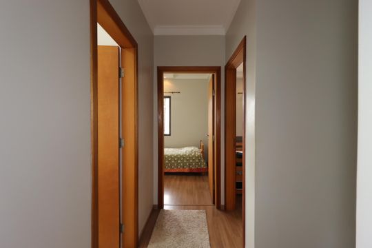 Corredor de casa à venda com 3 quartos, 163m² em Pinheirinho, Santo André