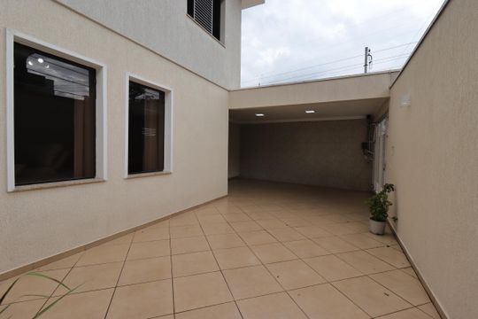 Garagem de casa à venda com 3 quartos, 163m² em Pinheirinho, Santo André