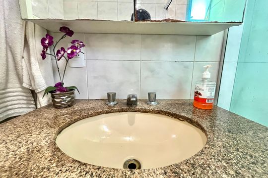 Banheiro de apartamento à venda com 2 quartos, 65m² em Bosque da Saúde, São Paulo