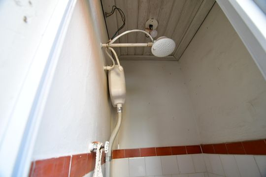Banheiro de serviço de casa à venda com 2 quartos, 77m² em Taquaral, Campinas