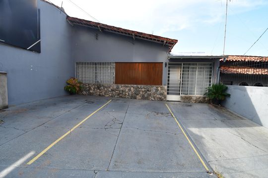 Fachada de casa à venda com 2 quartos, 77m² em Taquaral, Campinas