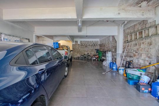 Garagem de casa à venda com 5 quartos, 285m² em Vila Jardim, Porto Alegre