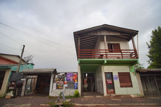 Fachada de casa à venda com 4 quartos, 390m² em Canudos, Novo Hamburgo