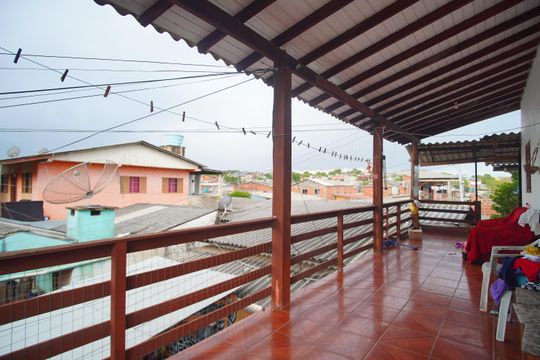 varanda  de casa à venda com 4 quartos, 390m² em Canudos, Novo Hamburgo