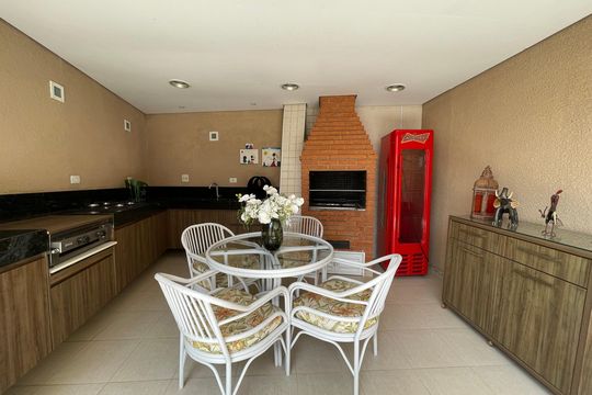 Churrasqueira de casa à venda com 4 quartos, 171m² em Rolinópolis, São Paulo