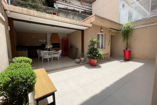 Quintal de casa à venda com 4 quartos, 171m² em Rolinópolis, São Paulo
